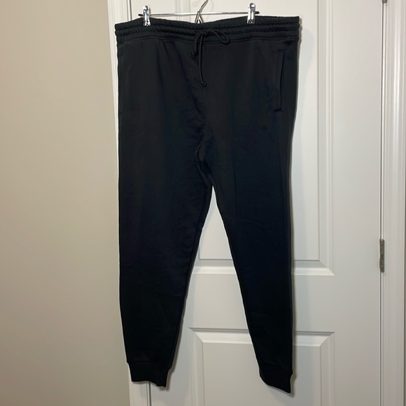 Skims MENS TAPERED JOGGER sweatpant in washed onyx black size 2x - Picture 3 of 7